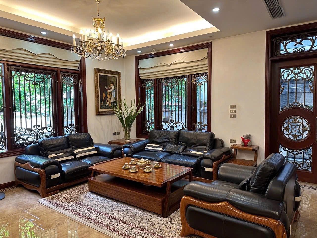 BÁN NHÀ VỊ TRÍ ĐẸP- VỈA HÈ- Ô TÔ TRÁNH- VỪA Ở VỪA KINH DOANH- PHỐ TRẦN KIM XUYẾN.