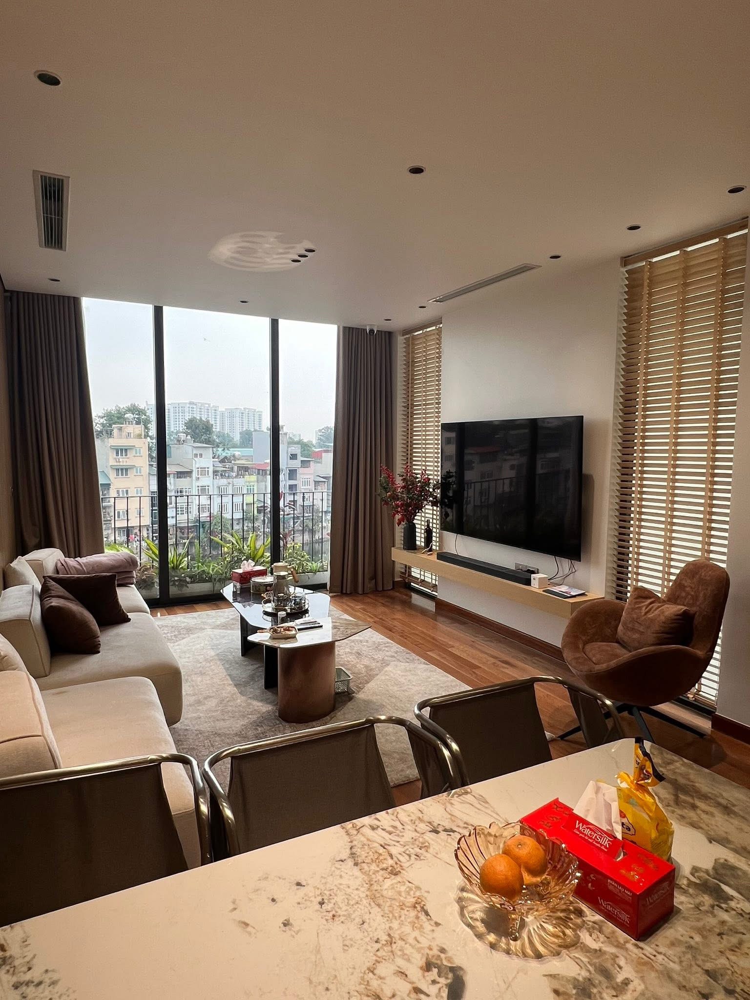 NHÀ 5 TẦNG- PHÂN LÔ- 2 THOÁNG- Ở NGAY- SÁT PHỐ- Ô TÔ TRÁNH- PHỐ NGUYỄN THỊ ĐỊNH.