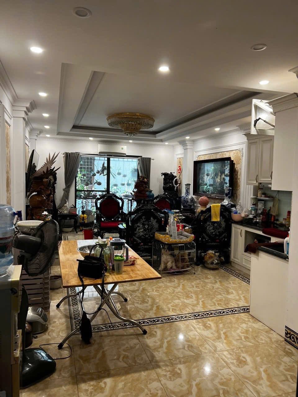 BÁN NHÀ PHÂN LÔ PHỐ TRẦN DUY HƯNG, VỊ TRÍ ĐẸP, SÁT PHỐ, 2 THOÁNG, Ở SƯỚNG, Ô TÔ TRÁNH.