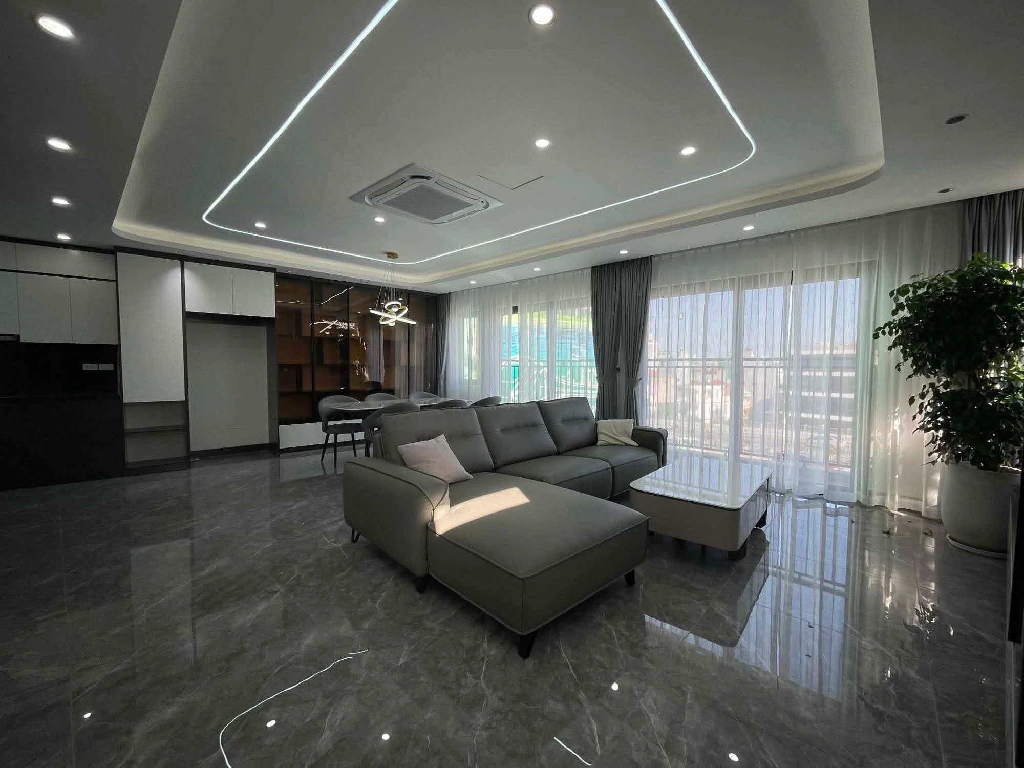 NHÀ PHÂN LÔ PHỐ TRUNG KÍNH- DT 60M- MẶT TIỀN TO- VỈA HÈ- Ô TÔ TRÁNH- SÁT PHỐ- KINH DOANH ĐỈNH.