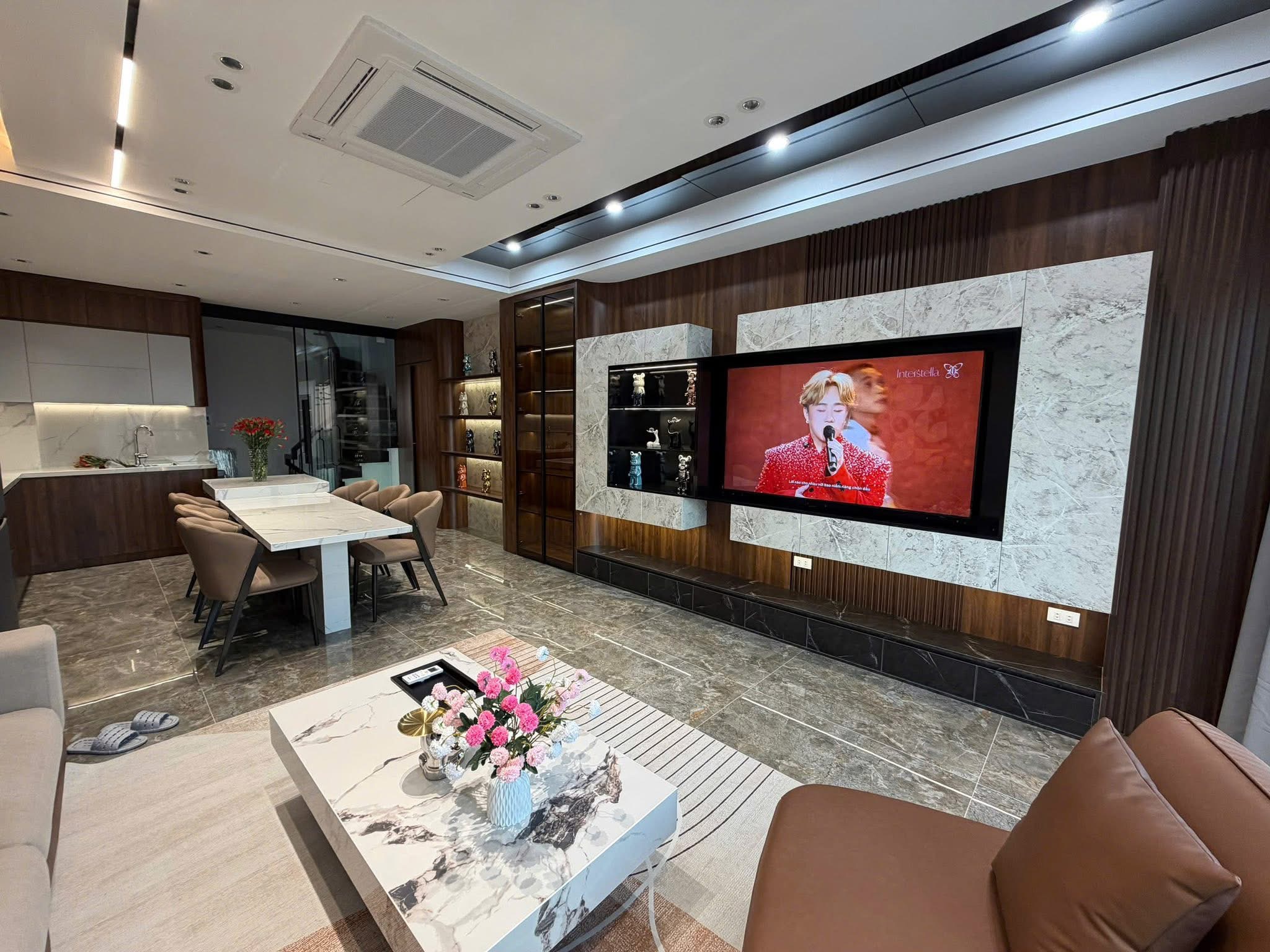 DUY NHẤT CĂN PHÂN LÔ-7 TẦNG- THANG MÁY- THÔNG SÀN- VỈA HÈ- Ô TÔ TRÁNH- PHỐ TRUNG HOÀ.