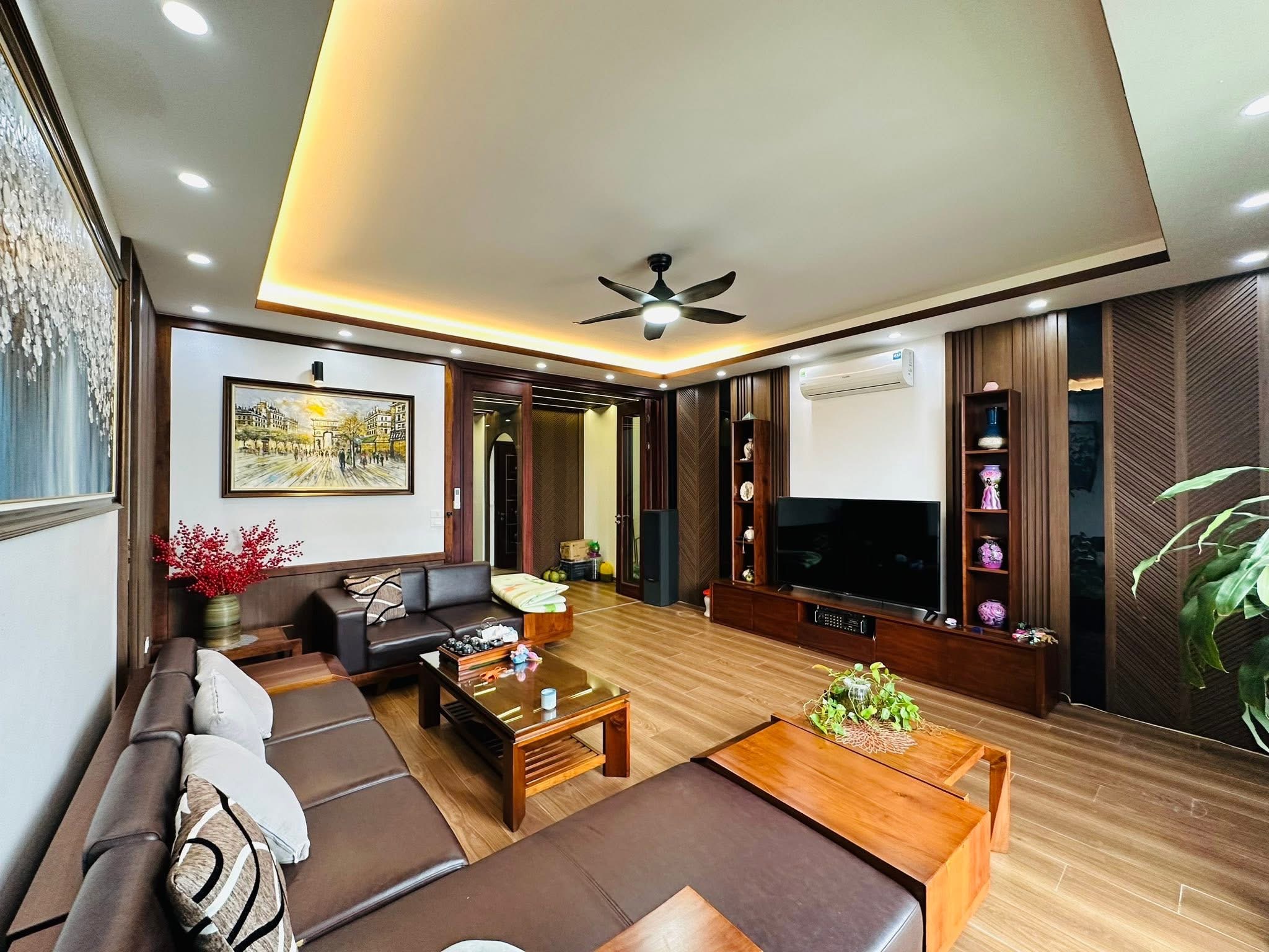 NHÀ PHÂN LÔ- DT 60M- MT 5M- VỈA HÈ- Ô TÔ TRÁNH- NGÕ THÔNG- KINH DOANH- PHỐ NGUYỄN CHÁNH.