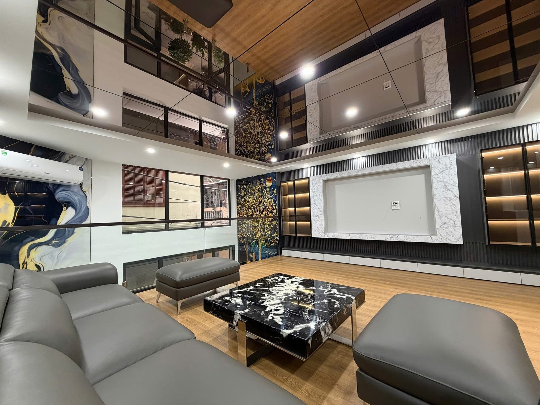 NHÀ PHÂN LÔ- DT 80M- MT 5M- 7 TẦNG- THANG MÁY- Ở SƯỚNG- GARA Ô TÔ- PHỐ TRUNG HOÀ.