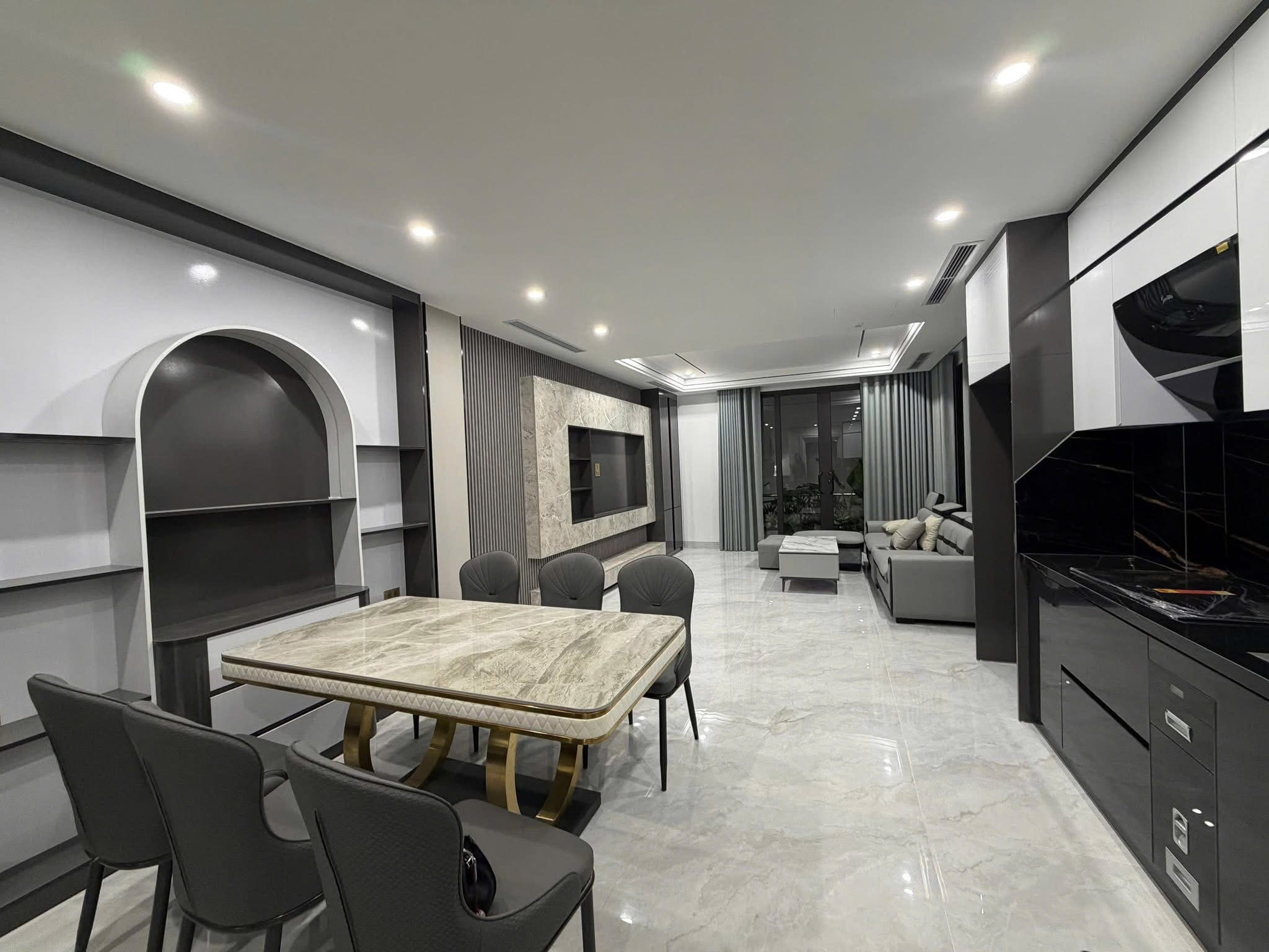 NHÀ ĐẸP- Ở SƯỚNG- THANG MÁY- THÔNG SÀN- 2 THOÁNG- GARA Ô TÔ- PHỐ TRẦN KIM XUYẾN.