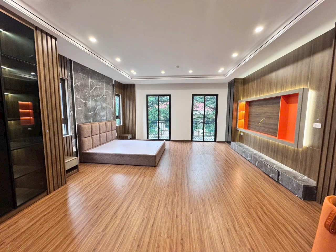 NHÀ PHÂN LÔ- PHỐ TRẦN KIM XUYẾN- 7 TẦNG- -THANG MÁY- Ở SƯỚNG- NGÕ THÔNG- Ô TÔ TRÁNH.