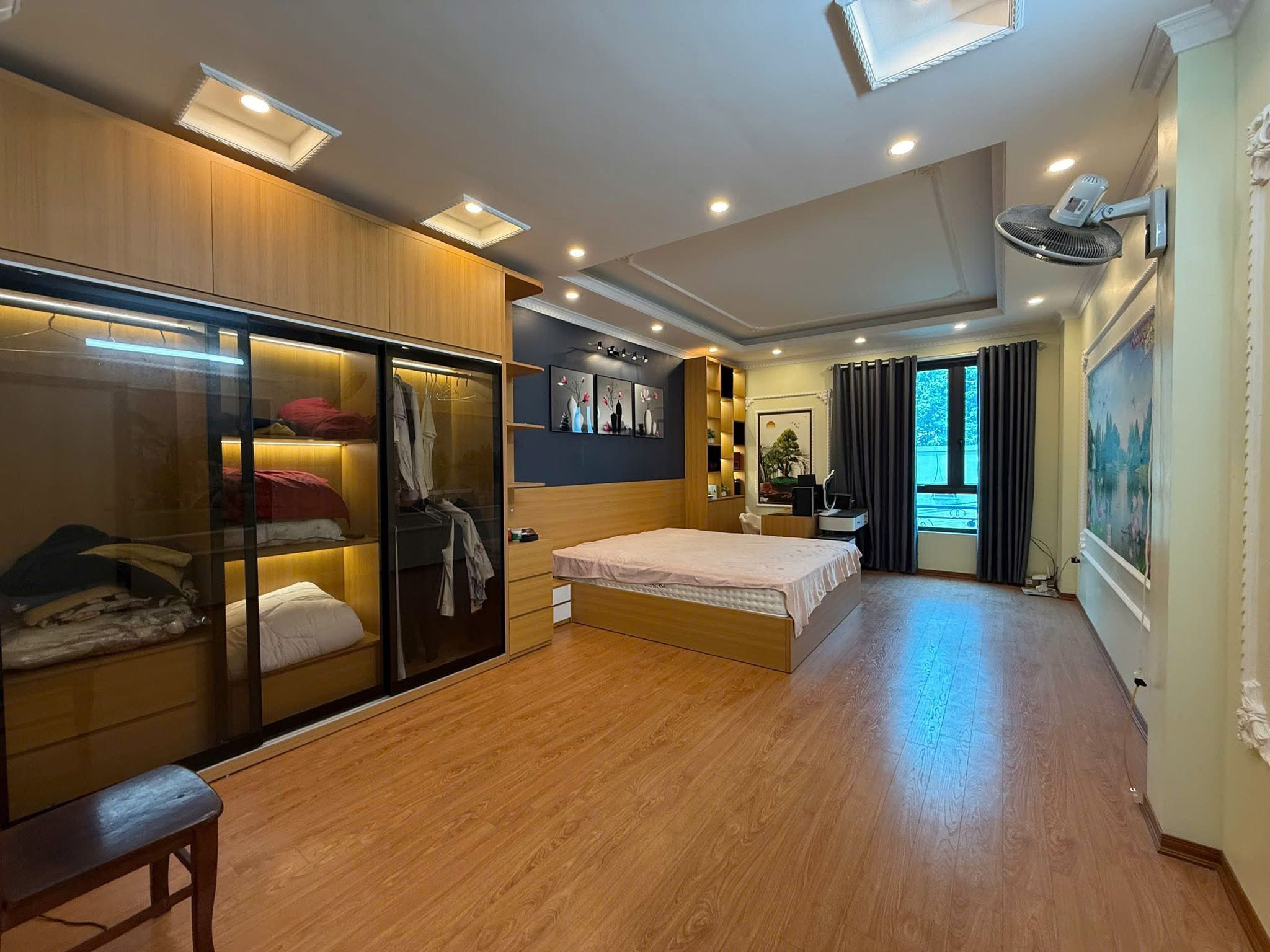 NHÀ PHÂN LÔ- DT 75M- VỊ TRÍ ĐẸP- VỈA HÈ- Ô TÔ TRÁNH- KINH DOANH ĐỈNH- PHỐ VŨ PHẠM HÀM.