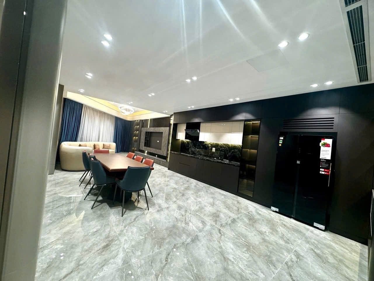 NHÀ PHÂN LÔ- MT 5M- NGÕ THÔNG- VỈA HÈ- Ô TÔ TRÁNH- KINH DOANH ĐỈNH- PHỐ TRẦN KIM XUYẾN.