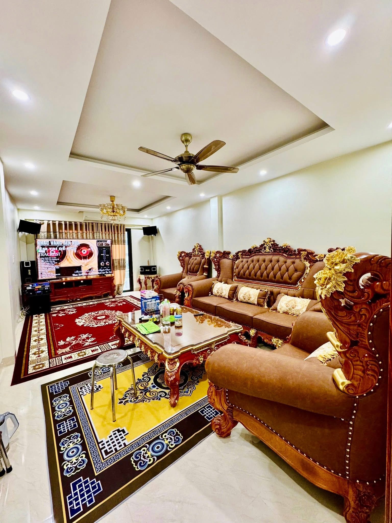 NHÀ PHÂN LÔ- DT 105M- Ở NGAY- 2 THOÁNG- NGÕ THÔNG- SÁT PHỐ- GARA Ô TÔ- PHỐ TRUNG KÍNH.