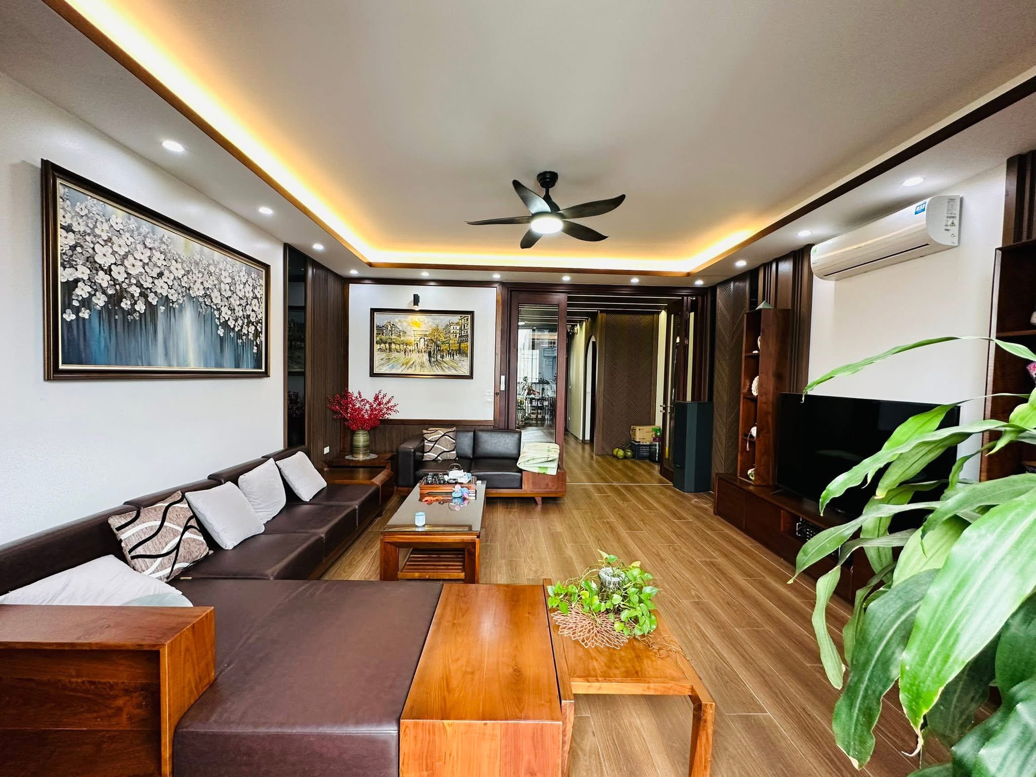 NHÀ NGÕ THÔNG- VỪA Ở VỪA KINH DOANH- VỈA HÈ- Ô TÔ TRÁNH- 7 TẦNG- THANG MÁY- PHỐ TRUNG KÍNH.