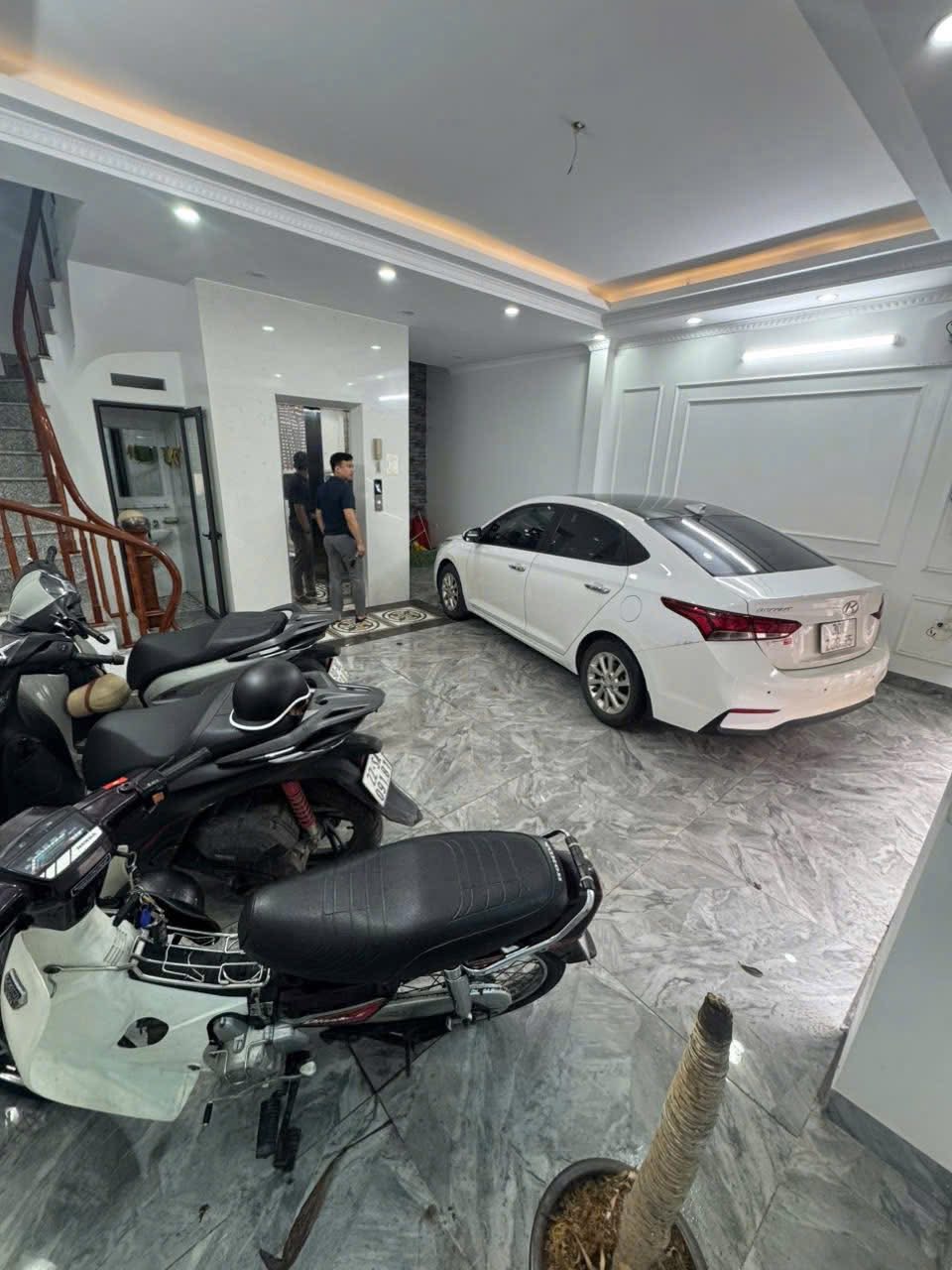 BÁN NHÀ 7 TẦNG,THANG MÁY,GARA 2 Ô TÔ, 48M GẦN PHỐ GIÁ 18.5 TỶ