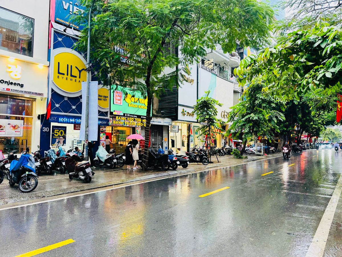 TUYỆT PHẨM MẶT PHỐ CHÙA LÁNG - ĐẤT VÀNG TRUNG TÂM HÀ NỘI - 8 TẦNG NỔI 1 TUM - 1 TẦNG HẦM - ĐẸP NHẤT PHỐ