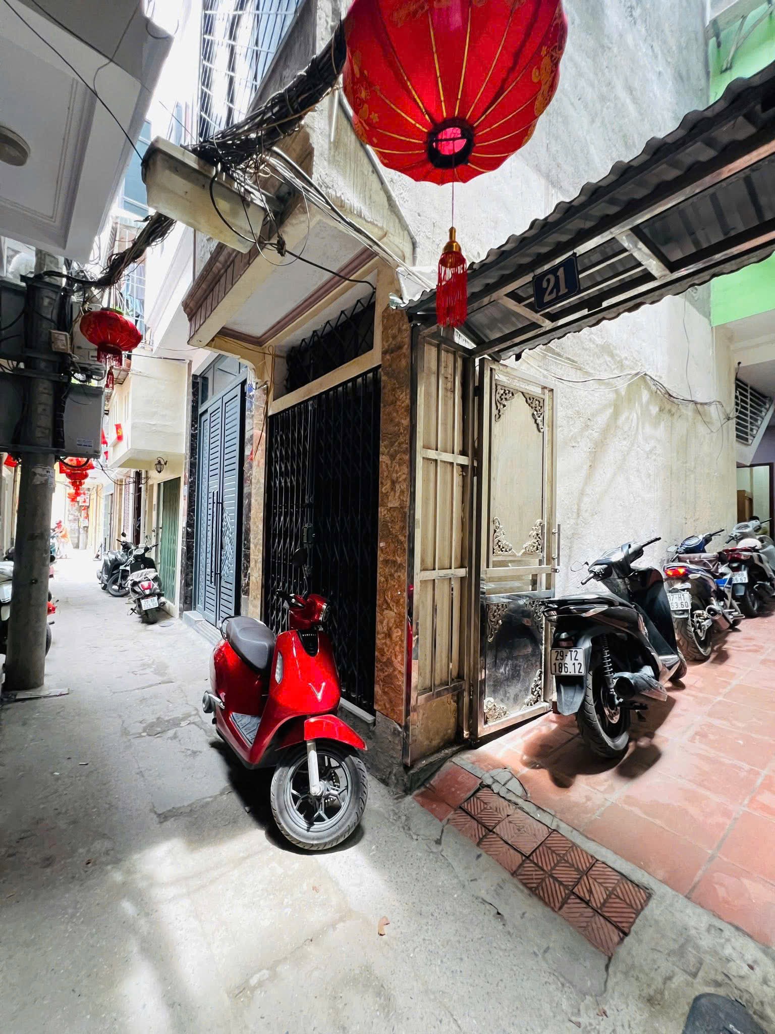 BÁN NHÀ ĐÊ LA THÀNH – ĐỐNG ĐA – DÒNG TIỀN 45 TRIỆU/THÁNG 75m² – 5 tầng – Giá 17.5 tỷ