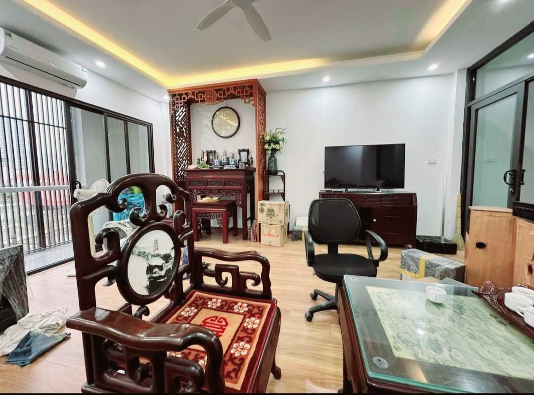 BÁN NHÀ NGÕ TO NHƯ PHỐ - CÁCH MẶT PHỐ MINH KHAI 80M - THIẾT KẾ 7 TẦNG THANG MÁY - 2 THOÁNG - DIỆN TÍCH RỘNG - SỔ ĐỎ VUÔNG ĐẸP - HOÀN CÔNG, VỪA Ở VỪA KINH DOAN