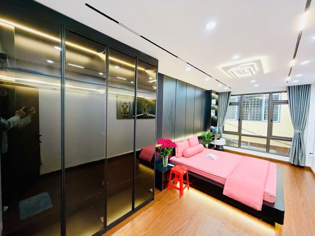 PHỐ QUỲNH – GIÁ HƠN 8 TỶ Lh :0983.597.175 – 0868.039.262 Oanhbatdongsanhanoi – • 33m² – 5T – 4NGU