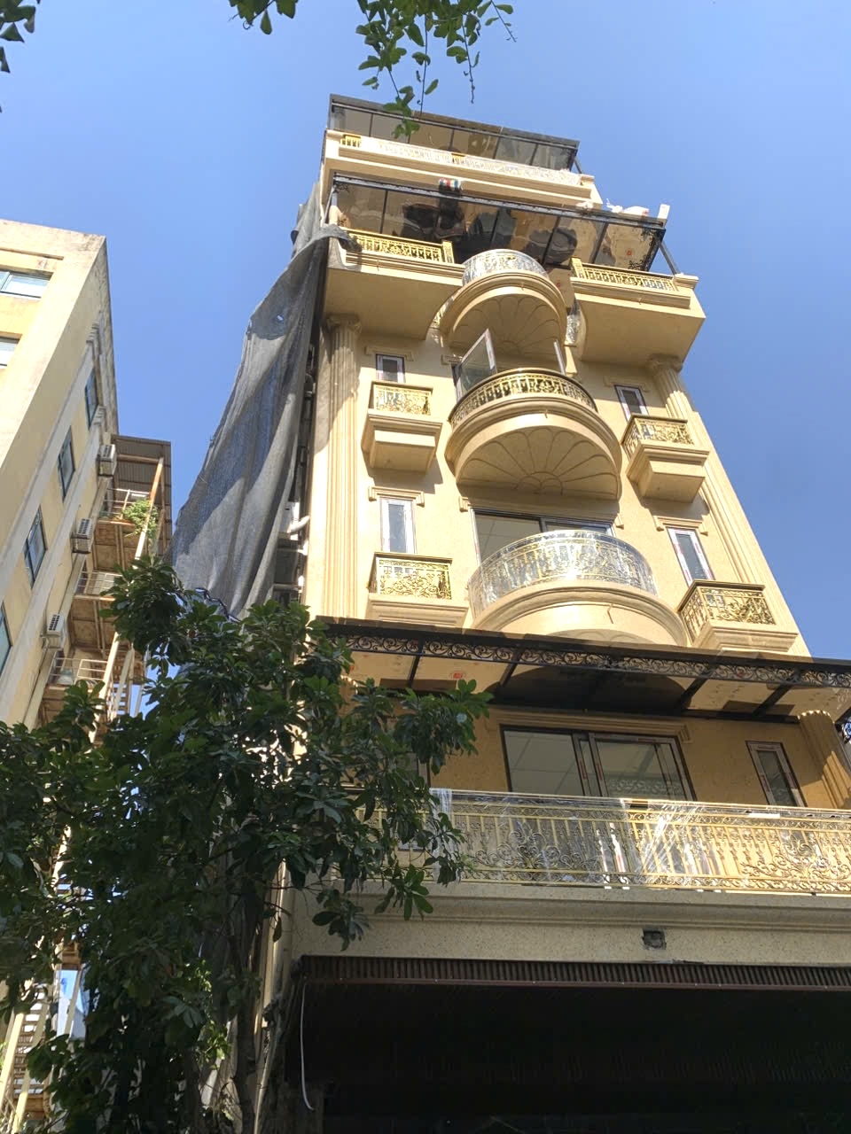 BÁN NHÀ MẶT PHỐ– KHU VỰC ĐỐNG ĐA – TÒA 8 TẦNG MỚI, THIẾT KẾ TÂN CỔ ĐIỂN -48 TỶ