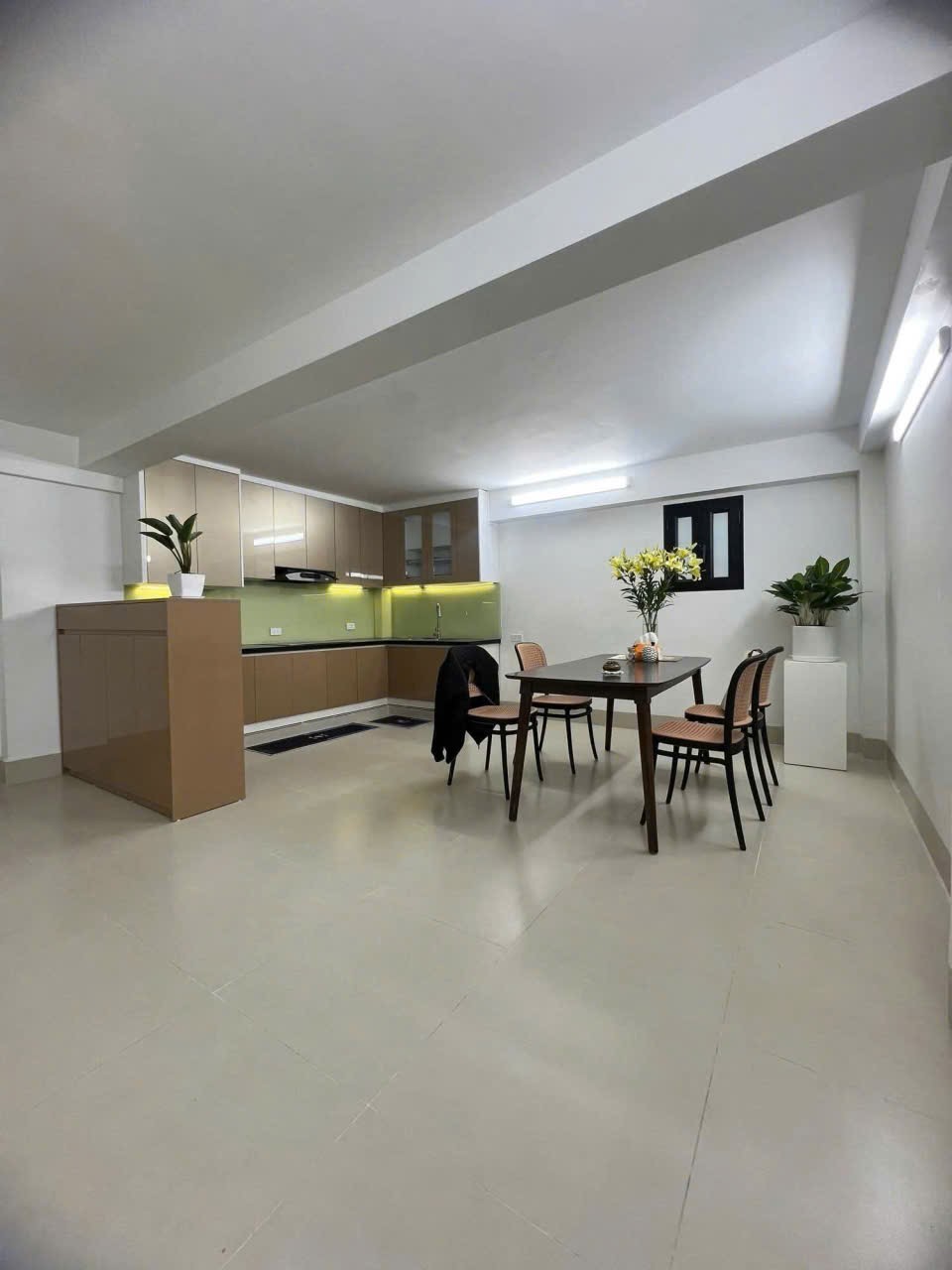 TRUNG TÂM QUẬN BA ĐÌNH - NGÕ THÔNG TỨ TUNG - NHÀ ĐẸP Ở NGAY - KẾT CẤU DÂN XÂY BÊ TÔNG CHỊU LỰC - 10M RA OTO TRÁNH - SỔ ĐỎ VUÔNG VẮN.