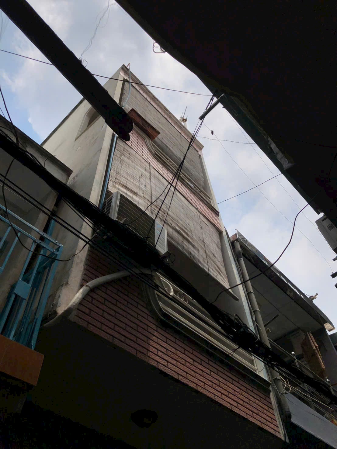 Bán Nhà Đừơng Cao Đạt - Q.5 - 25,5m² - 3 Tầng BTCT - Sổ Hồng Riêng - Đã Hoàn Công - 5,880 Tỷ TL Vị Trí Đẹp Cao Đạt Thông Trần Bình Trọng