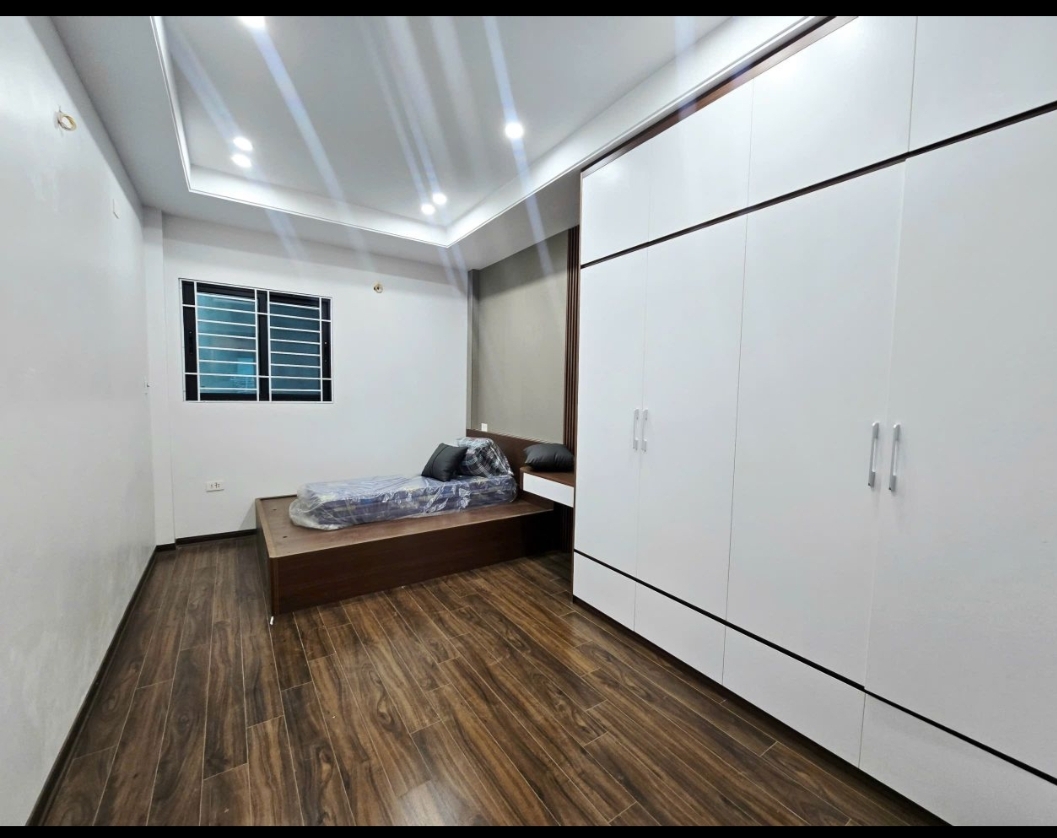 Bán nhà lạc Long Quân 6 tầng , thang máy , full nội thất, ô tô đầu ngõ giá 18tỷ