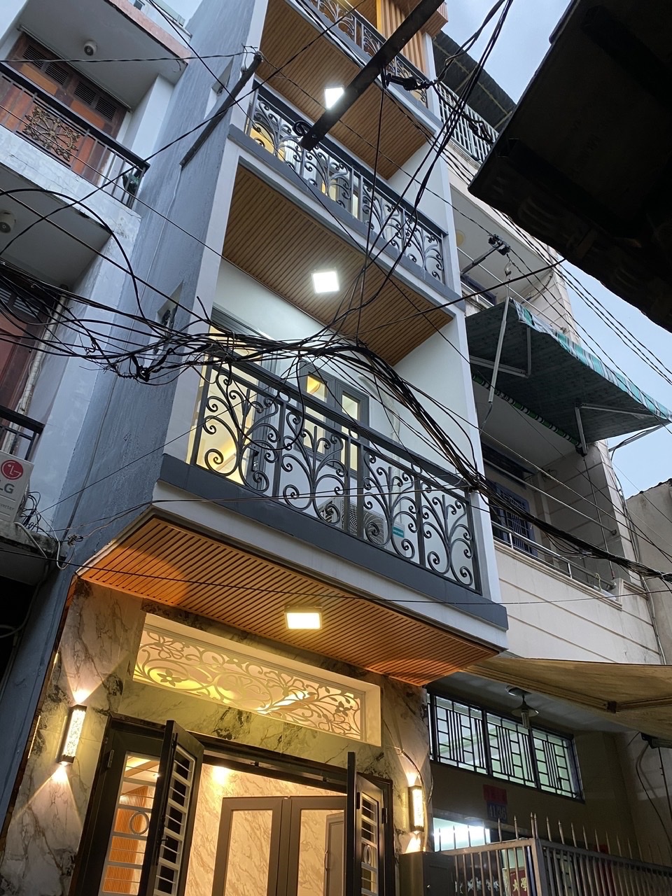 Siêu Vip Quân 10 - Ngay Sân Vận Động Thống Nhất - 4 Tầng - 3PN - 4WC - Hẻm Xe Hơi - 4,98 tỷ Nhà Mới Ở Ngay - Hoàn Công Đủ 4 Tầng Góc Ngô Quyền - Đào Duy Từ