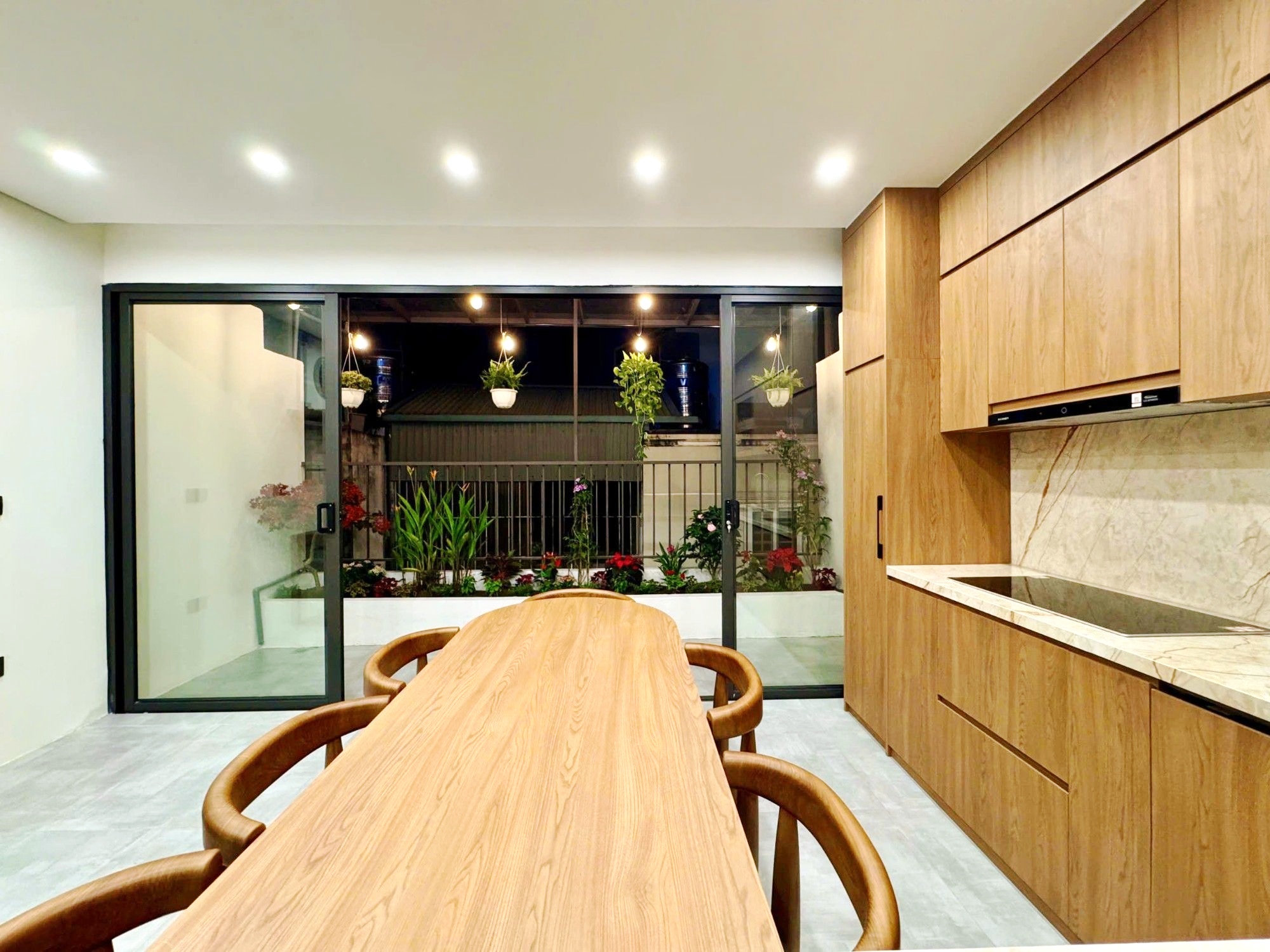 NGUYỄN KHÁNH TOÀN, CẦU GIẤY - 6 TẦNG, MT 5.5M, DT 46M2 - THANG MÁY, FULL NỘI THẤT - CHỈ 13.6 TỶ