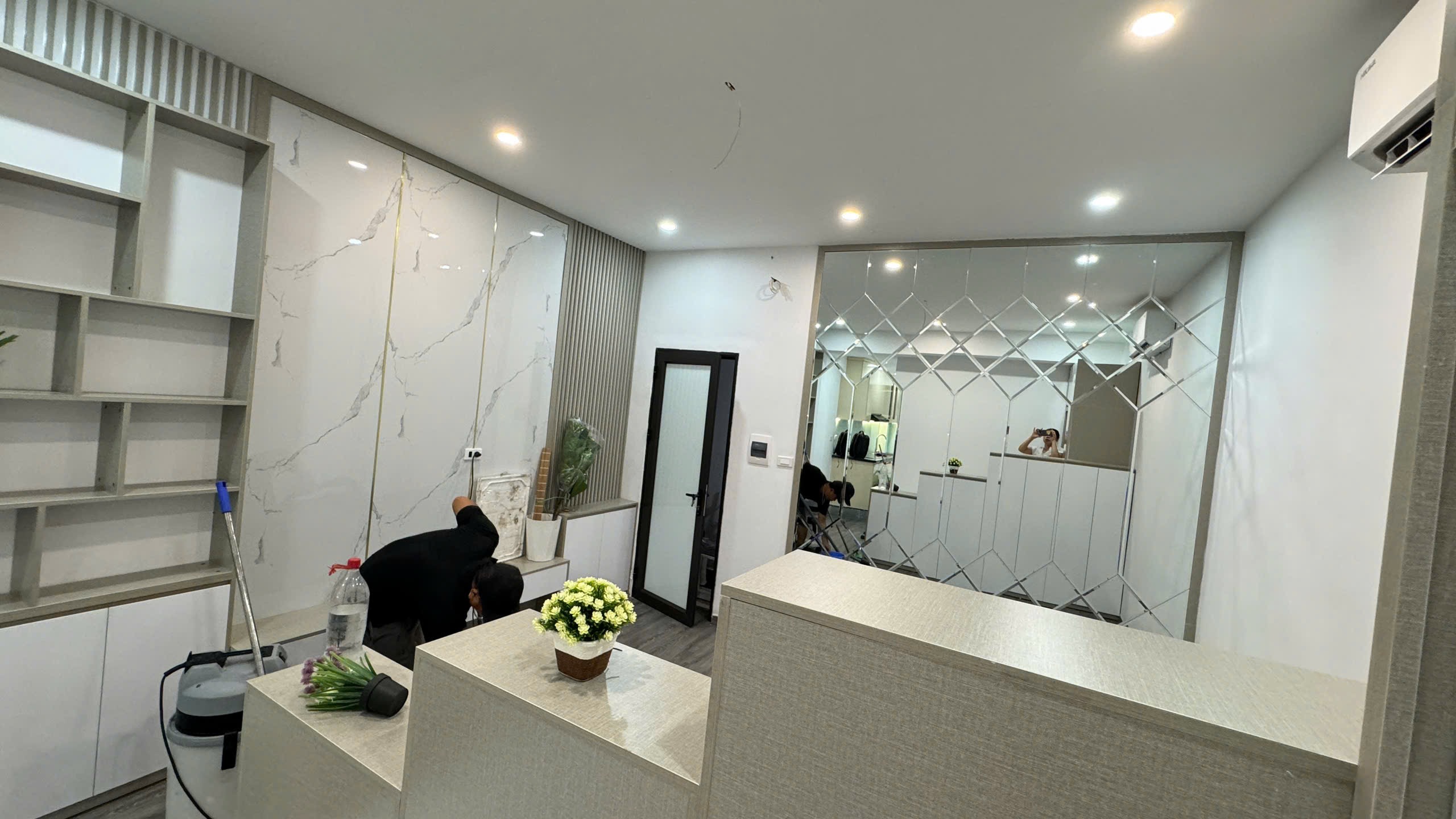 BÁN GẤP NHÀ ĐẸP – MẶT NGÕ – GẦN ROYAL CITY – Ô TÔ ĐỖ CỬA – FULL NỘI THẤT- GIÁ CHỈ NHỈNH 3 TỶ .