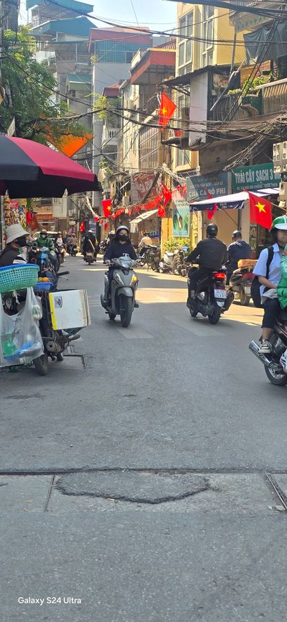 LÔ GÓC – MẶT NGÕ OTO – THÔNG TỨ TUNG . GẦN CHỢ GẦN TRƯỜNG . KINH DOANH TẤP NẬP NGÀY ĐÊM