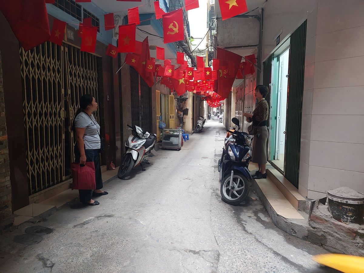 PHẢI THẬT NHANH MỚI KỊP - NHÀ 4 TẦNG - NGÕ THÔNG RỘNG 3M - KINH DOANH SẦM UẤT - CÁCH PHỐ 50 M