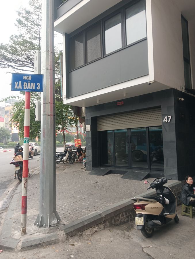 Ô TÔ ĐỖ CỬA NHÀ THOÁNG SÁNG 10 M RA MẶT PHỐ HƯỚNG ĐẸP . NẮNG SÁNG CHIỀU TIỆN MỞ VP CTY