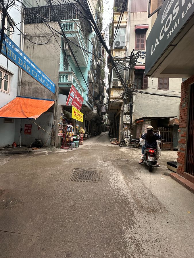 MẶT NGÕ KINH DOANH TẤP NẬP - Ô TÔ RA VÀO THOẢI MÁI NGÕ 180 NGUYỄN LƯƠNG BẰNG.