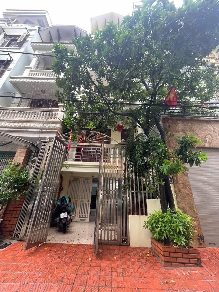 Trung tâm Cầu Giấy-6 tầng- oto đỗ vỉa hè trước nhà- Khu phân lô dân trí cao