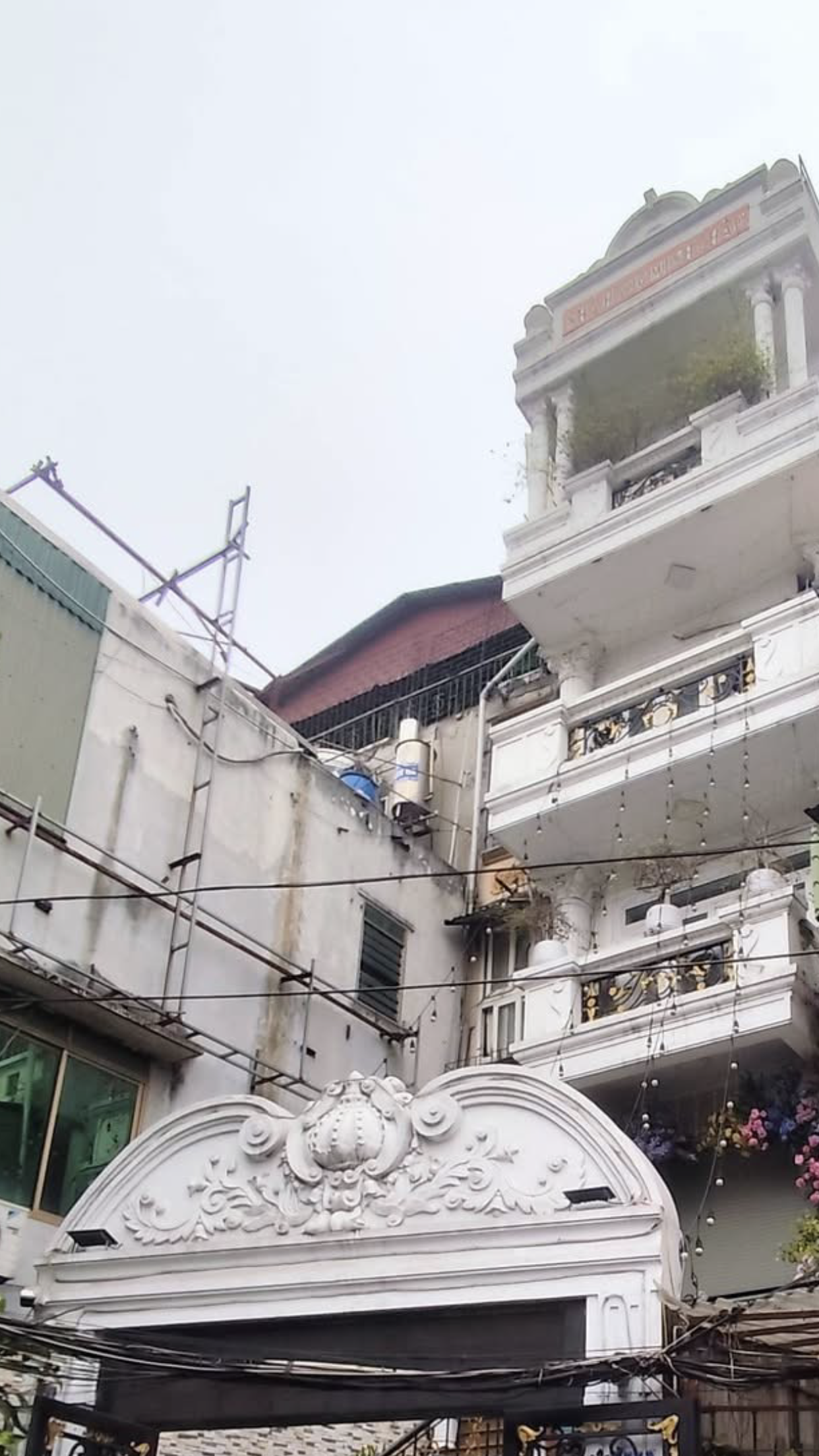 Mặt phố -Kinh doanh siêu đỉnh đủ mọi loại hình-Oto ngủ trong nhà- Thang máy- Nhà siêu đẹp