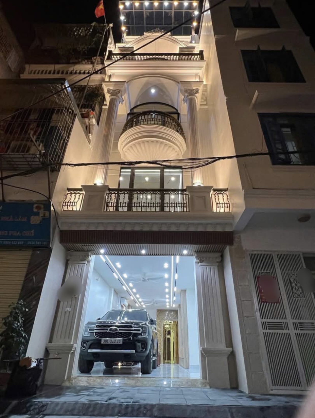 Nhìn như lâu đài- Nổi bật giữa phố- Kinh doanh siêu đỉnh- Nhà siêu siêu đẹp-Thang máy- Oto ngủ trong nhà