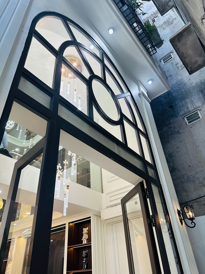 6 tầng Thang máy- Nhà mới- đẹp- Giao thông thuận tiện- Ở sướng