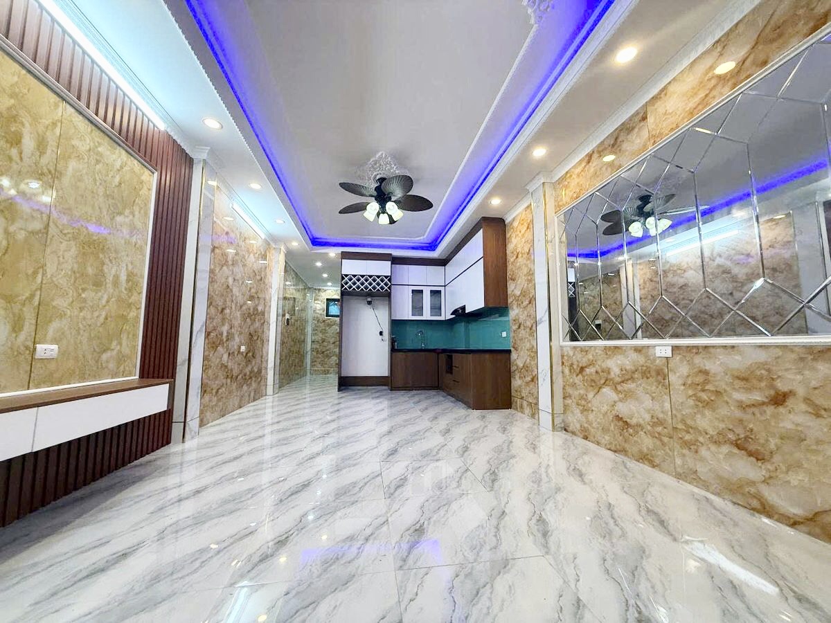 6 tầng- Thang máy- Tầm tiền hiếm- Ở sướng- Hiếm khi tắc đường- Đi lại thuận tiện-