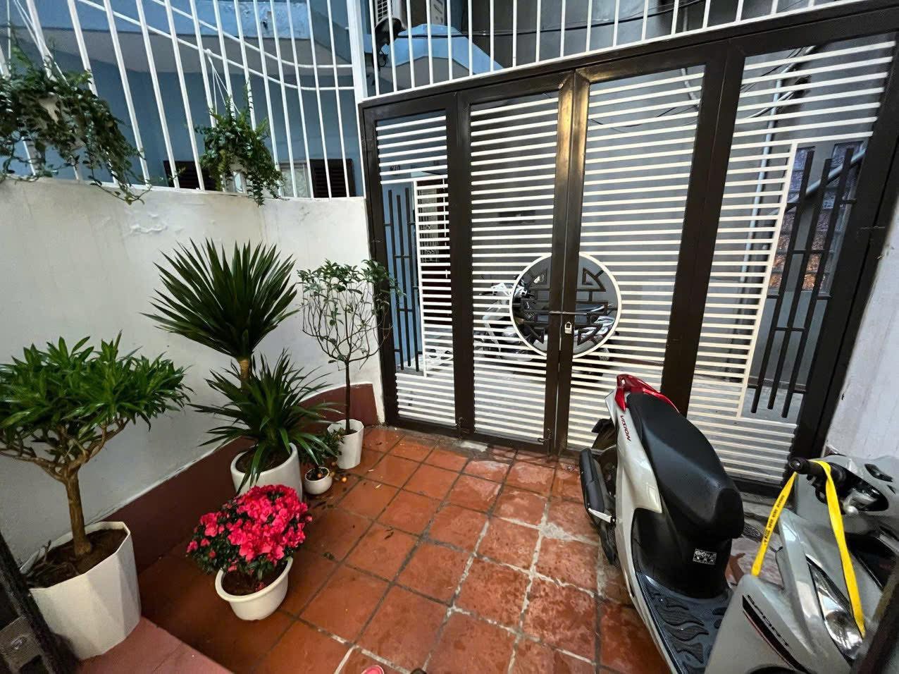 Nhà đẹp dân xây chắc chắn- Trung tâm Đống Đa- Ở sướng- Nhiều phòng ngủ- Gần phố