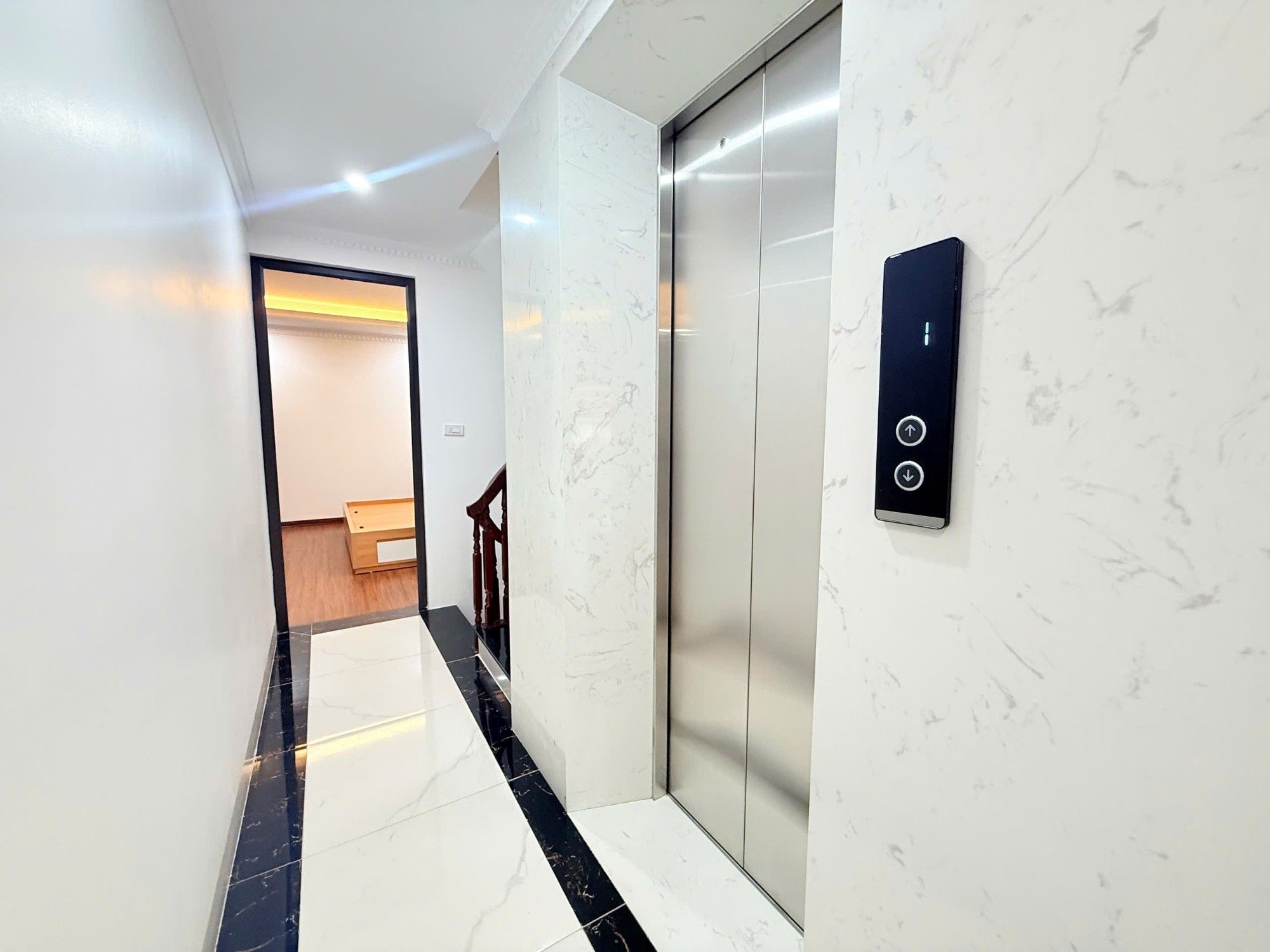 SIÊU PHẨM 6 TẦNG THANG MÁY – LÔ GÓC 3 MẶT THOÁNG VỪA Ở VỪA KHAI THÁC DÒNG TIỀN – NGÃ 5 HOÀNG QUỐC VIỆT – VÕ CHÍ CÔNG