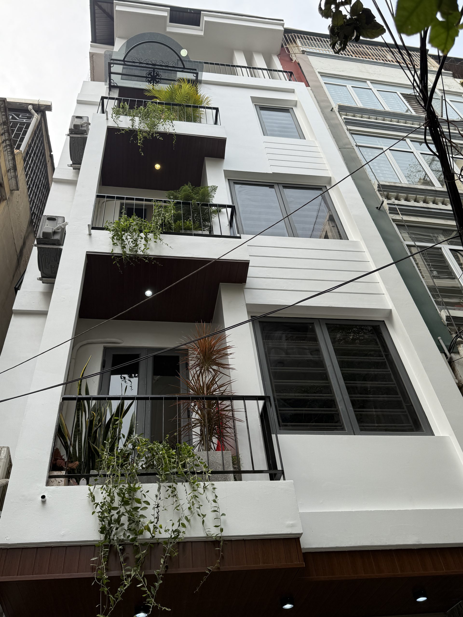 Cần bán gấp nhà Thái Hà Lô góc Ô Tô chạy vòng quanh