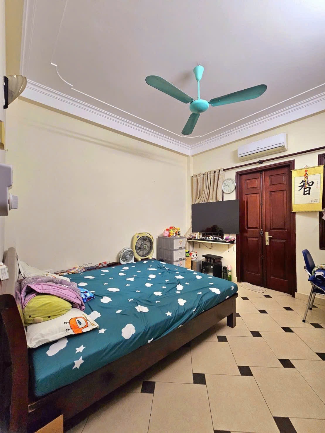 Ông bà có tuổi muốn bán chia cho con: 27/30m, 5 tầng, 4m mặt tiền