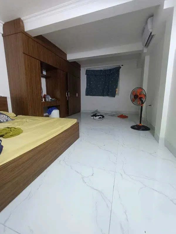 Nhà PHỐ NGỌC KHÁNH -BA ĐÌNH -HN- 5 TẦNG -THANG MÁY - GẦN BÃI ĐỖ Ô TÔ. Thiết kế 5 tầng Mặt tiền 3,45m Diện tích 35 m2 NGÕ NÔNG XE BA GÁC THÔNG TỨ TUNG