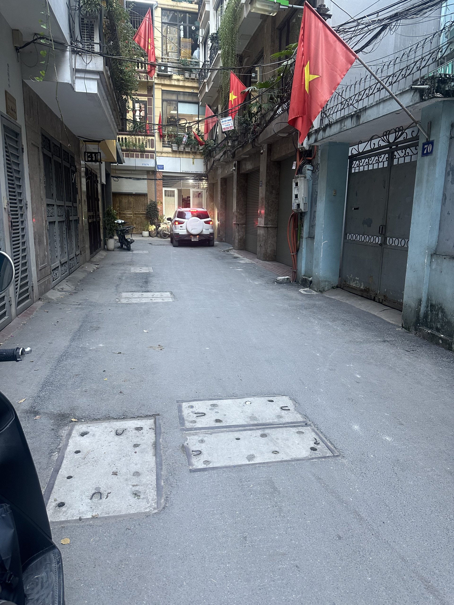 NHÀ PHỐ TÔN ĐỨC THẮNG Ô TÔ ĐỖ CỬA GẦN VĂN MIẾU