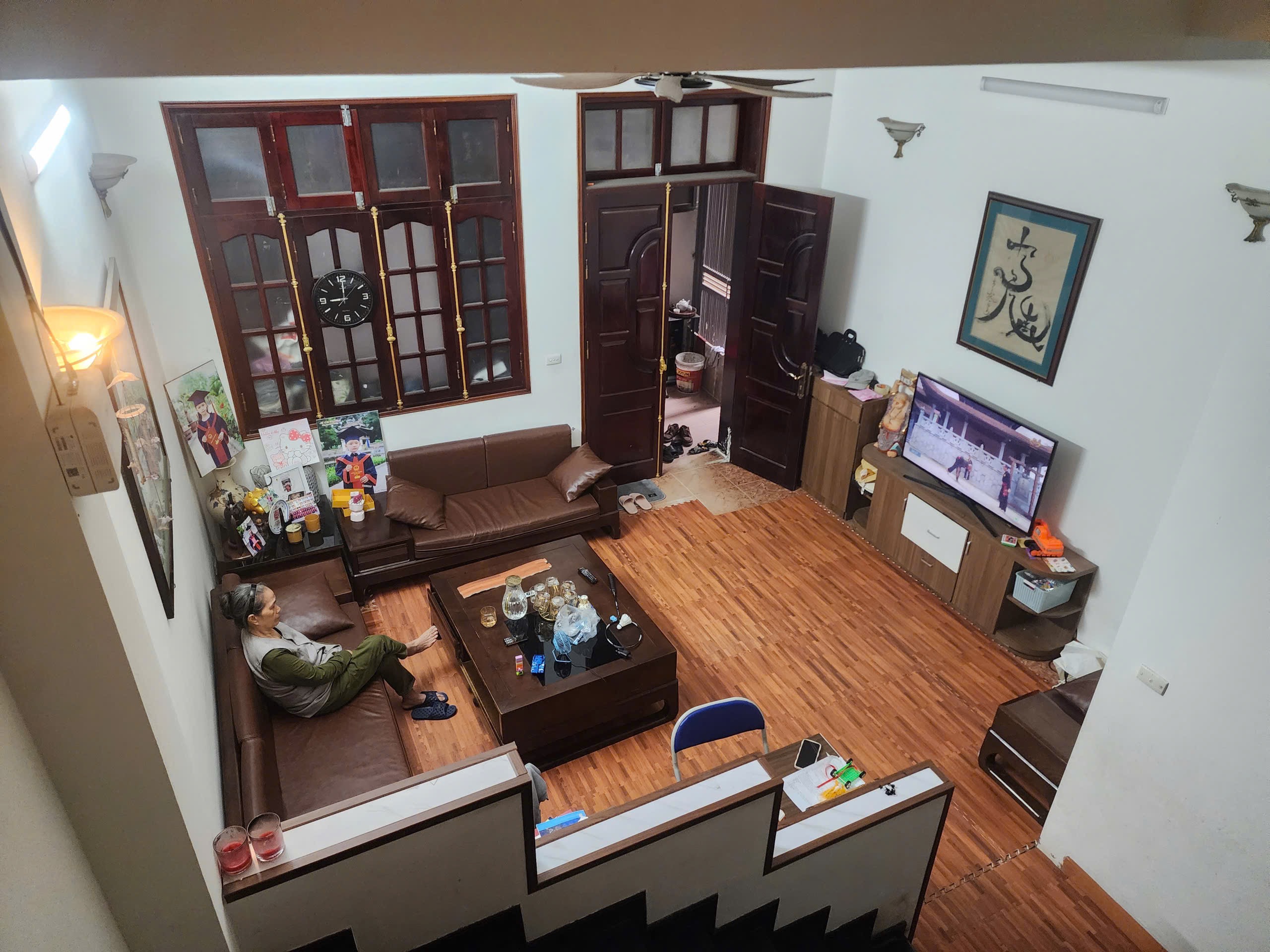 TÔI CẦN BÁN NHÀ 4 TẦNG NGÃ TƯ NGỌC LÂM - HỒNG TIẾN SAU 1 NHÀ RA MẶT ĐƯỜNG - ĐƯỜNG TRƯỚC NHÀ SÂN 3M