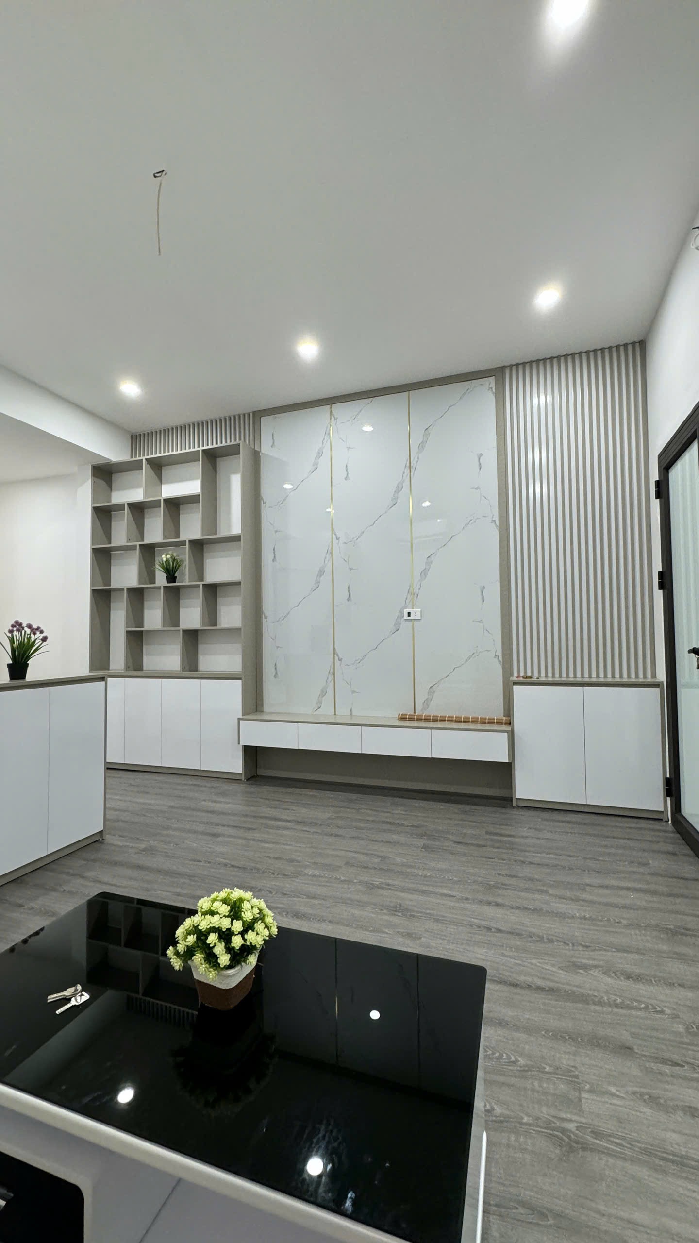 NHÀ ĐẸP – MẶT NGÕ – GẦN ROYAL CITY – Ô TÔ ĐỖ CỬA – FULL NỘI THẤT- GIÁ CHỈ NHỈNH 3 TỶ