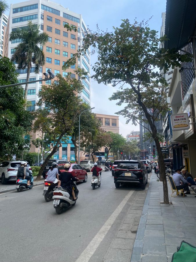 BÁN NHÀ RỐN RÙA TT HOÀN KIẾM - BA BƯỚC RA PHỐ - CỰC HIẾM NHÀ BÁN - NHÀ ĐẸP - MẶT TIỀN RỘNG - KINH DOANH HOMESTAY , THANG MÁY CHẠY VÈO VÈO , 3 THOÁNG.