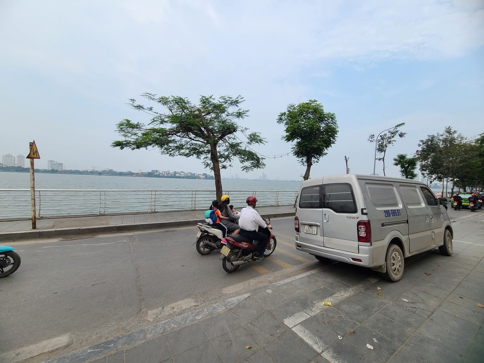 Cần bán mảnh đất vàng phố Trích Sài 101m2, lô góc, gần hồ tây, xây văn phòng , CCMN quá tốt