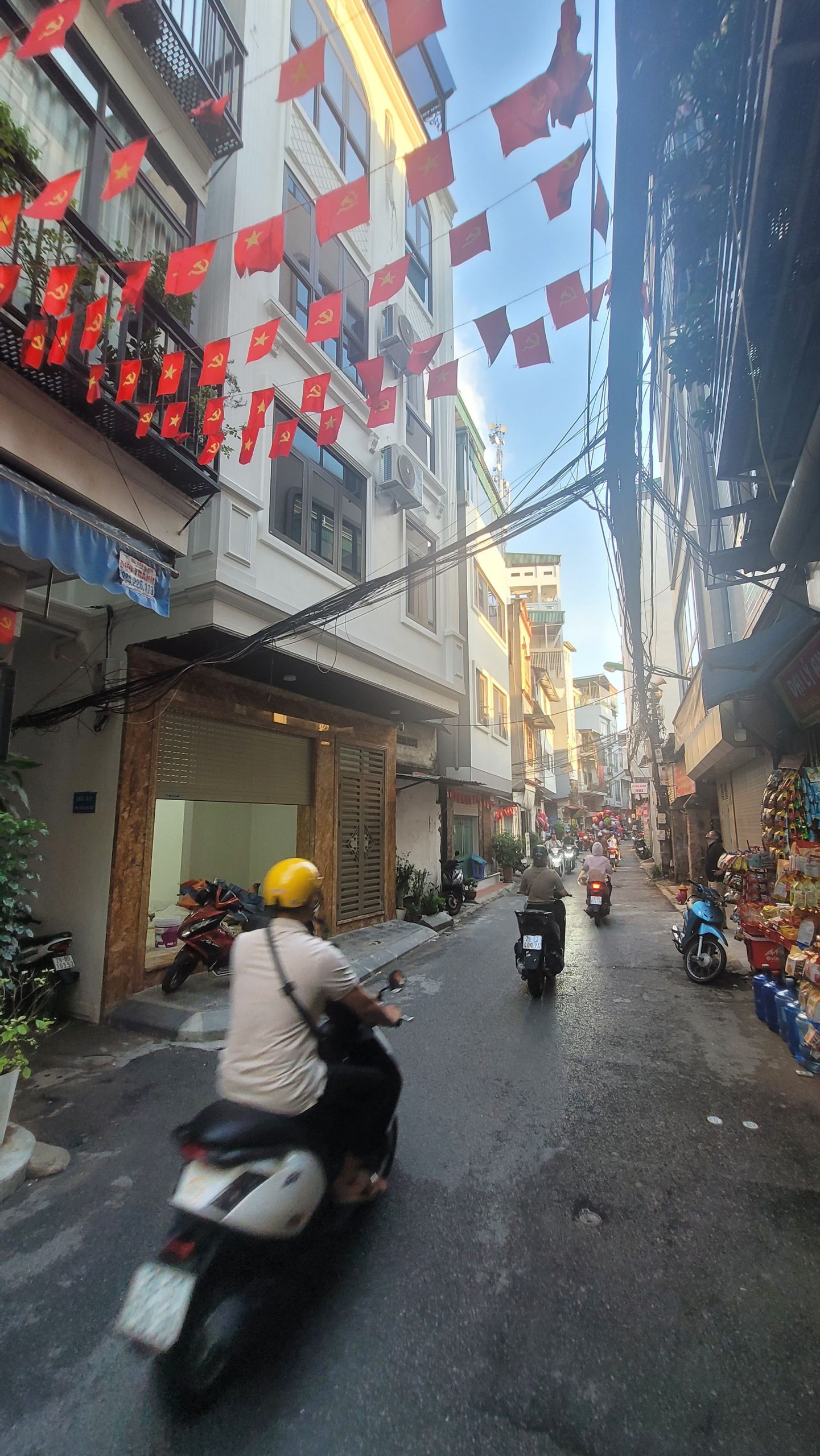 BÁN NHÀ MẶT NGÕ Ô TÔ TRÁNH AN TRẠCH KINH DOANH SẦM UẤT NGÀY ĐÊM , 6 TẦNG LÔ GÓC , GARA Ô TÔ, MẶT TIỀN QUYỀN LỰC, TOÀ NHÀ VĂN PHÒNG 6 TẦNG GIÁ 18.5 TỶ ,,