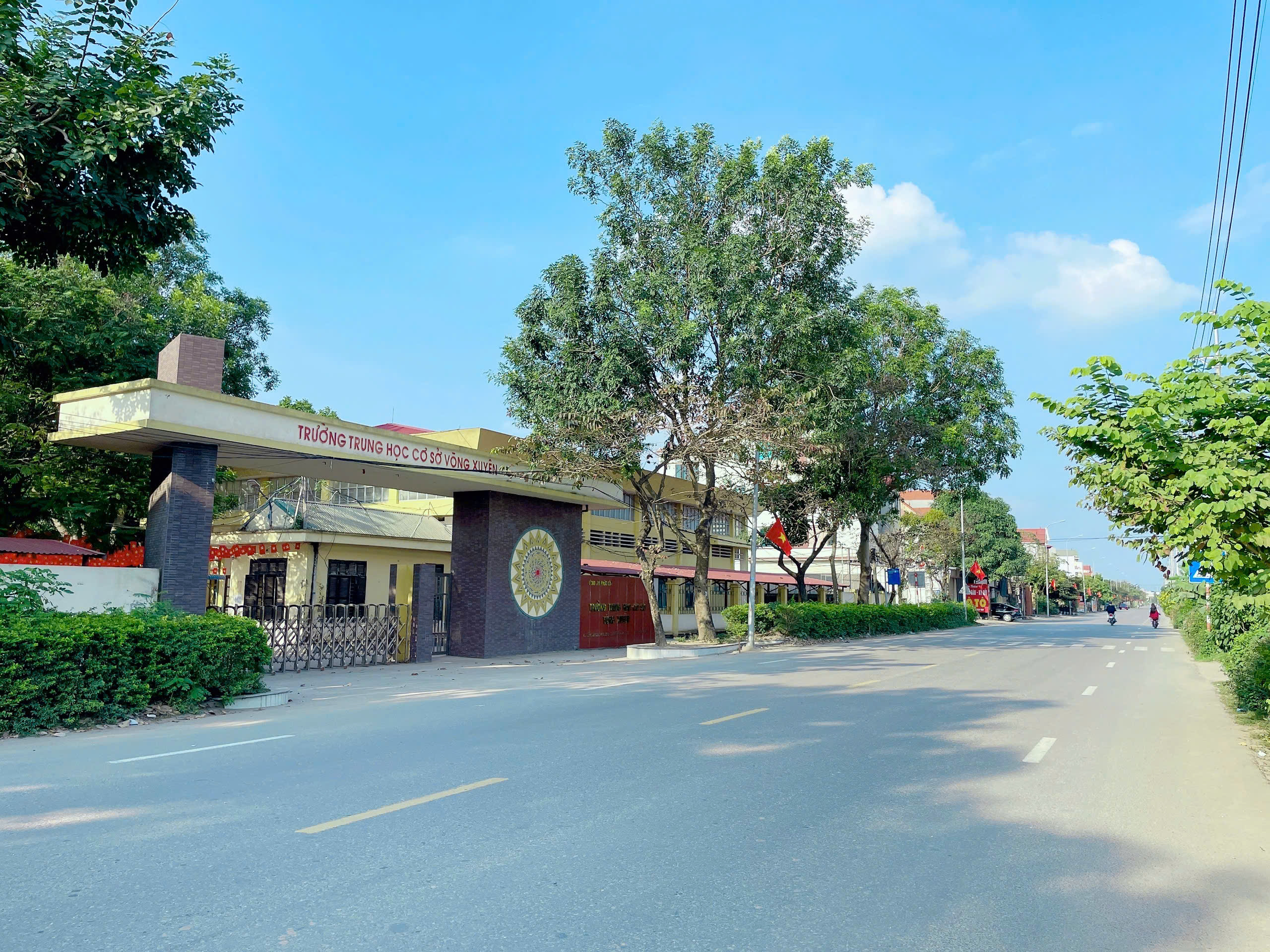 Bán đất Võng Xuyên,Phúc Thọ DT 83m2,MT5m,đường thông ,ô tô tránh ,kinh doanh