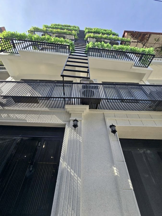 CCMN 7 Tầng Thang Máy - 21 Phòng - DT 1.2 Tỷ/Năm - Nguyễn Ngọc Vũ, Cầu Giấy - 27.2 Tỉ