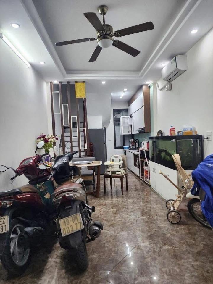 Bán Nhà Ngõ 122 Xuân Đỗ, Cự Khối, Long Biên 33m2, 5T giá 6,4 tỷ