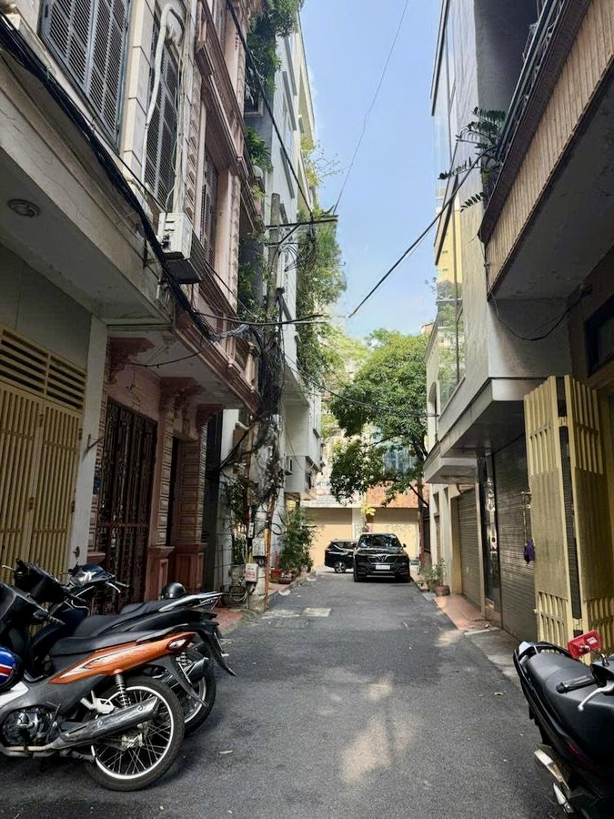 Bán Nhà Trần Duy Hưng - Cầu Giấy, 38m, 5 Tầng, Ô tô 7 chỗ vào nhà, gần phố, kinh doanh Spa