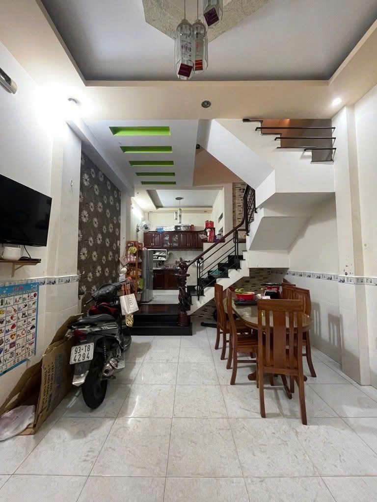 Bán nhà hẻm Lạc Long Quân, phường 10 Tân Bình (4,5x19) 3 lầu; hơn 6 tỷ